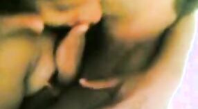 அழகான தமிழ் பெண் சேலம் கீழே இறங்கி, வீட்டில் ஆபாசத்தில் அழுக்காகி 0 நிமிடம் 50 நொடி