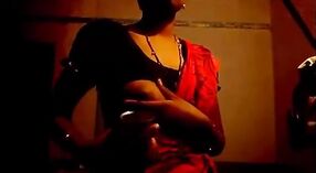 Tamil tante ' s Grote borsten stuiteren in een stomende video 2 min 20 sec