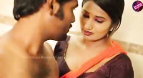 ఈ తమిళ XXX చిత్రంలో మొలకపై చాస్ మోవే యొక్క కామపు చూపులు 9 మిన్ 20 సెకను