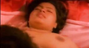 Bibi gemuk menjilat Andy dalam film erotis dengan payudara besarnya 4 min 00 sec