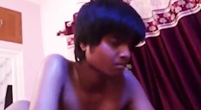 Большие сиськи тамильской тетушки в горячем секс-видео 2 минута 20 сек