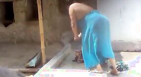 Vidéo de sexe dans la salle de bain de Tirunelveli à Ches, avec ses gros seins 2 minute 40 sec