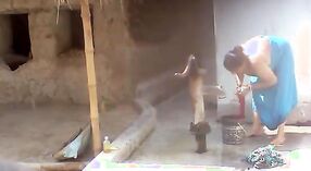 Vidéo de sexe dans la salle de bain de Tirunelveli à Ches, avec ses gros seins 4 minute 00 sec