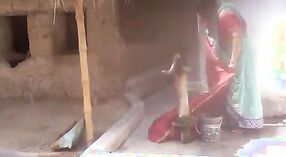 Tirunelveli浴室性爱视频中的Ches，以她的大胸部为特色 0 敏 0 sec