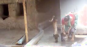 Vídeo de sexo na casa de banho de Tirunelveli em Ches, com as suas Mamas grandes 1 minuto 00 SEC