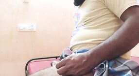 Tamil vrouw xxx video features haar opheffen haar longen 5 min 20 sec