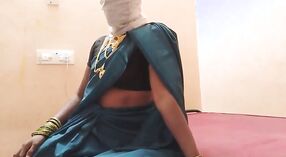 Tamil vrouw xxx video features haar opheffen haar longen 7 min 00 sec