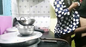 Mashinichi und ihr Partner nehmen an einer dampfenden Küchenbegegnung teil 6 min 20 s