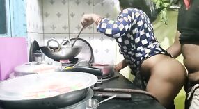 Mashinichi und ihr Partner nehmen an einer dampfenden Küchenbegegnung teil 9 min 20 s
