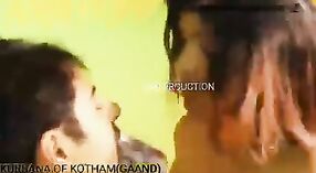 Vídeo de sexo tamil quente com uma namorada Boazona a dividir-se no rabo 1 minuto 40 SEC