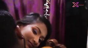 Uwodzicielska zmysłowość pocałować Adichie w południowo-indyjskie filmy porno 4 / min 00 sec