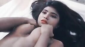 A amante azul do filme Tamil: O Encontro Sensual de Sheila Love 7 minuto 20 SEC