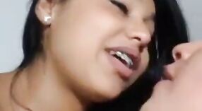 Chicas Lesbianas Tamiles en un Video Caliente y Humeante 1 mín. 10 sec