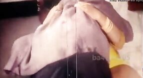 Les gros seins de Chaz Moway sont pleinement exposés dans ce film de sexe tamoul 1 minute 50 sec