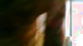 வேலூரைச் சேர்ந்த கவர்ச்சியான பணிப்பெண் குளத்தில் தனது கணவர் மீது ஏமாற்றுகிறார் 1 நிமிடம் 10 நொடி