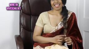 Lilly, bintang porno Tamil yang memukau, berbicara dan mengunduh video musik dalam obrolan beruap ini 3 min 40 sec