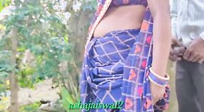 Tamil Ciocia prawdziwy seks wideo w niebieski Sari Villake 1 / min 00 sec