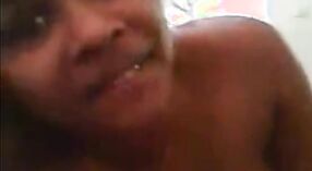Vraie vidéo de sexe indien mettant en vedette une fille tamoule en tenue nue 2 minute 20 sec