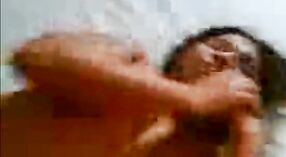 Echte Indiase seks video featuring een Tamil meisje in naakt kleding 0 min 0 sec