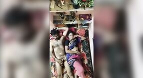 Тамильская тетушка трахается со своим мужем в этом горячем видео 0 минута 40 сек