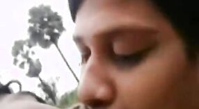 Europäischer Teenager mit prallen Brüsten in Vellore küsst Chas in neuem Video 1 min 20 s