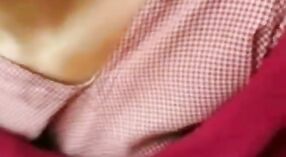 欧洲青少年在新视频中，在Vellore亲吻Chas中有丰满的乳房 1 敏 50 sec