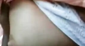 Europäischer Teenager mit prallen Brüsten in Vellore küsst Chas in neuem Video 2 min 10 s