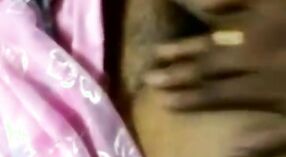 Ofiste Tamil Büyük Göğüsler ve Seks: Sıcak Bir Video 2 dakika 40 saniyelik