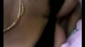 Ofiste Tamil Büyük Göğüsler ve Seks: Sıcak Bir Video 4 dakika 40 saniyelik