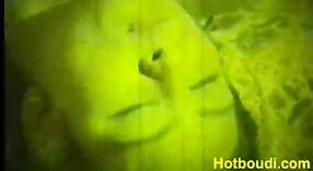 Cơ thể trần truồng của Shaquila bị đập trong video Shitty này 2 tối thiểu 40 sn