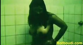 Tubuh telanjang Shaquila ditumbuk dalam video menyebalkan ini 5 min 00 sec
