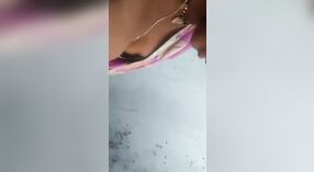 Verlockendes tamilisches Musikvideo mit einer sexy Tante 2 min 40 s