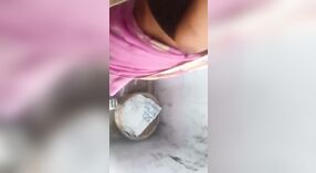 Verlockendes tamilisches Musikvideo mit einer sexy Tante 3 min 10 s