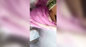 Verlockendes tamilisches Musikvideo mit einer sexy Tante 3 min 20 s