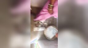 Verlockendes tamilisches Musikvideo mit einer sexy Tante 3 min 40 s