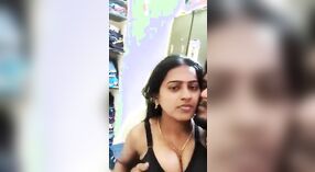 Tamil schaakvideo met Smaya ' s bochtige figuur 0 min 0 sec