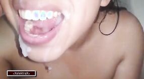 Ches Silips cho một blowjob gợi cảm và nuốt tinh dịch trong video ướtam này 10 tối thiểu 20 sn