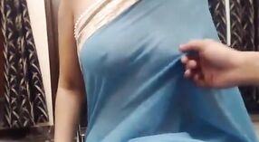 Wanita India dalam sari menjadi intim dalam Video porno Dewasa 0 min 0 sec