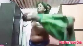 Bibi besar Tiruchirappalli Telanjang dan Bercinta dalam Video 0 min 0 sec