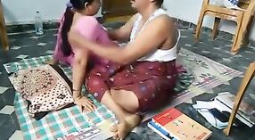 Xvideos de Tamil aunty de sexo caliente y matemáticas en la sala de biología 1 mín. 10 sec