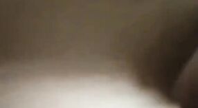 ওম্বি ওলি বৈশিষ্ট্যযুক্ত এই বাষ্পীয় ভিডিওতে তামিল সেক্স কেলেঙ্কারী 2 মিন 50 সেকেন্ড