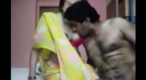 Dicke Brüste und tamilische Stimmung im Video von chubbroom manager 2 min 00 s