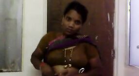 Hermosa Tía Tamil con Grandes Tetas en Video Porno HD 4 mín. 40 sec