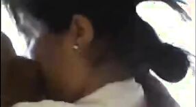 Une vidéo de sexe indienne du Sud présente une séance de baisers chauds 1 minute 20 sec
