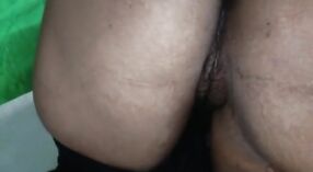 Une Indienne sexy aux gros seins se fait baiser en levrette 1 minute 40 sec