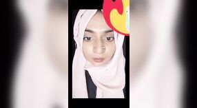 Desi village ragazza con sexy tette dita se stessa in hijab 0 min 0 sec