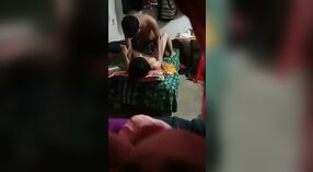 Un couple du village de Bangla explore ses désirs sexuels devant une caméra cachée 2 minute 00 sec