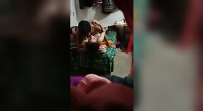 Bangla Aldeia casal explora seus desejos sexuais na câmera escondida 2 minuto 50 SEC