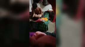 Un couple du village de Bangla explore ses désirs sexuels devant une caméra cachée 0 minute 40 sec