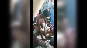 Skandal seksual Bangla MMC karo cah wadon gedhe-boobed ing desa 1 min 40 sec